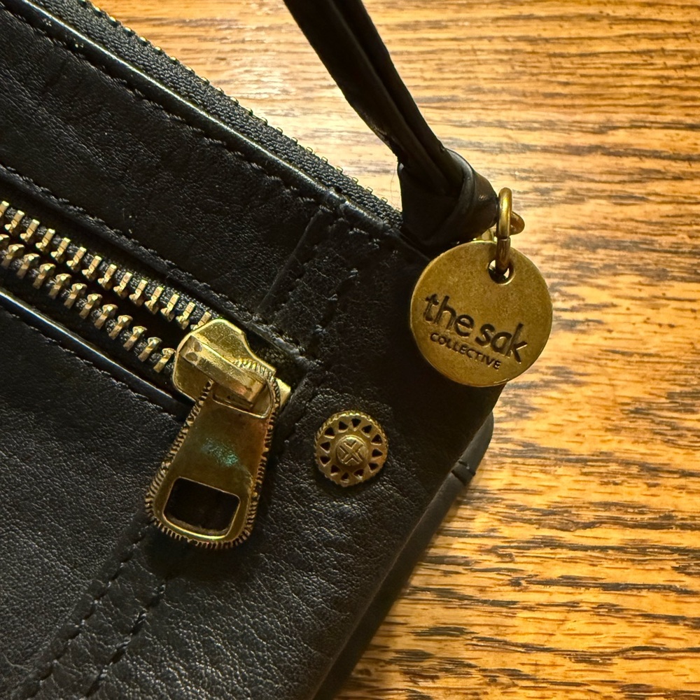 The Sak Black Leather Embossed Wallet with Hidden Wristlet Strap - Picture 4 of 8